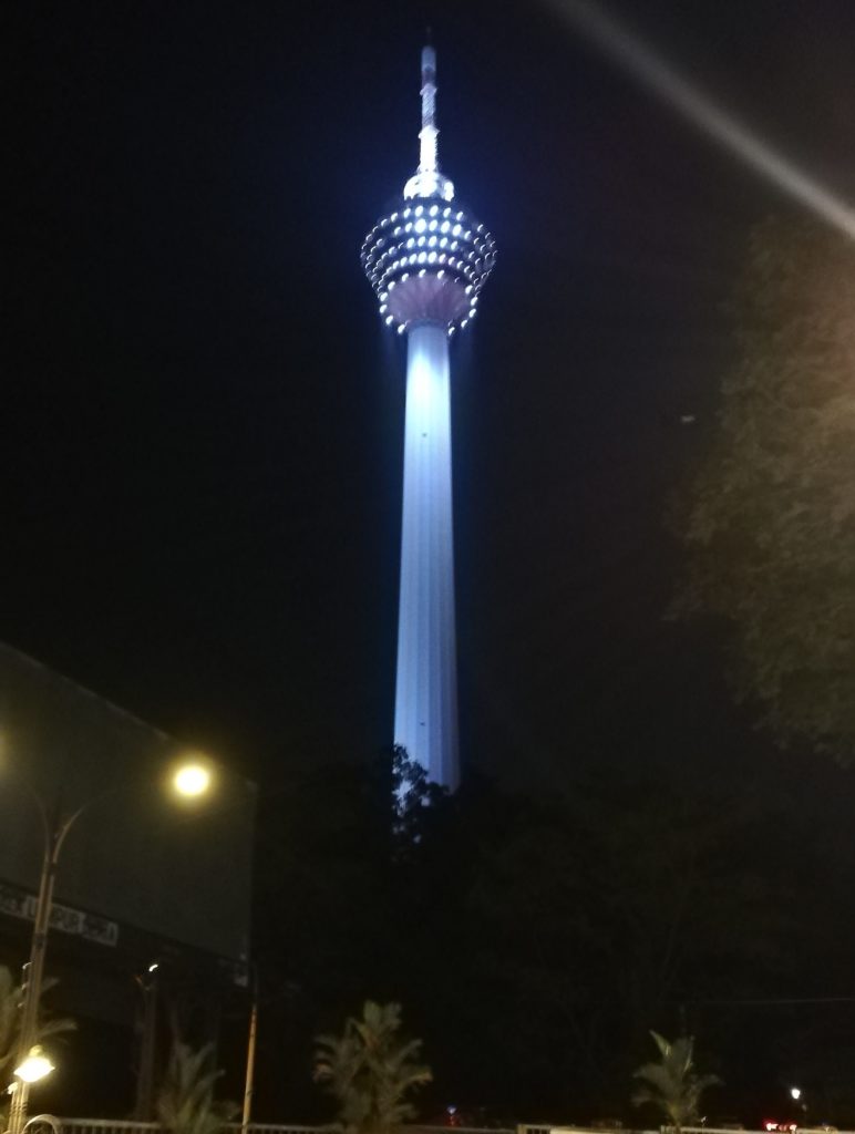 夜のKLタワー