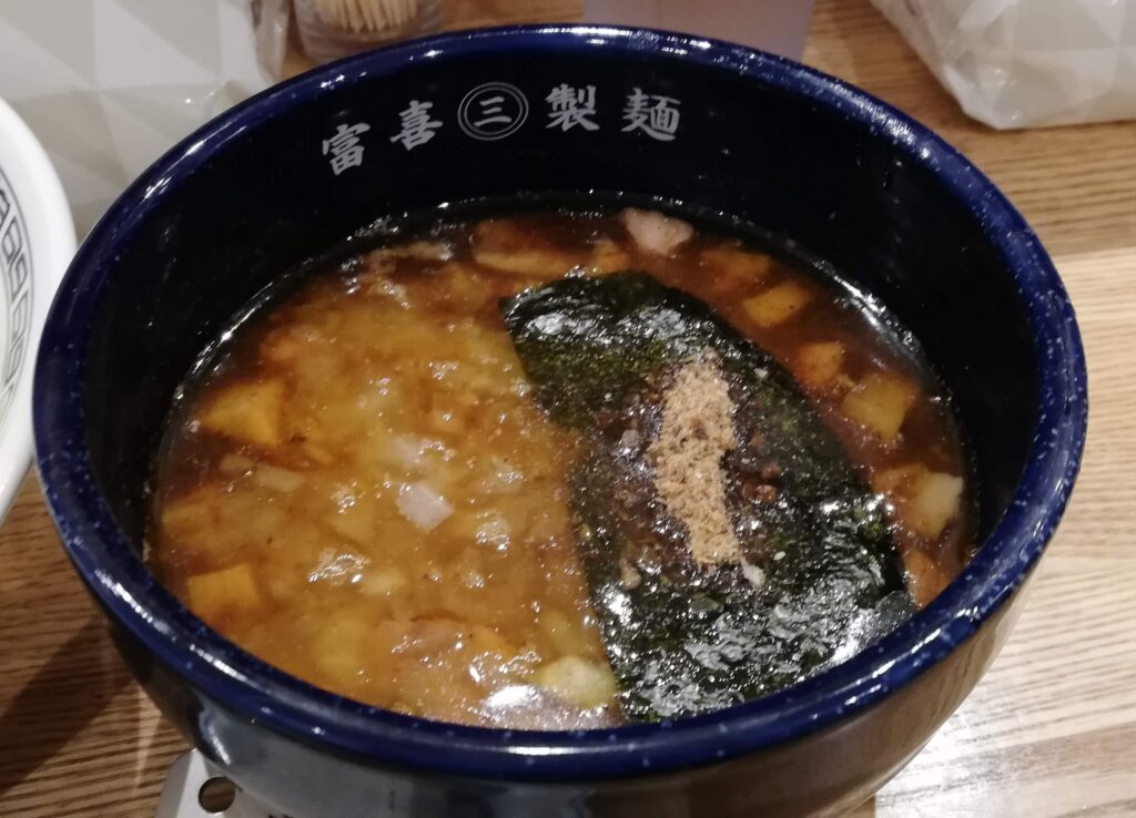 千葉にオープンした富喜製麺所のつけ汁（スープ）